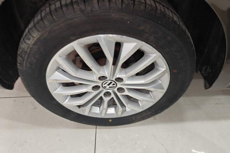 Used Volkswagen Gran Lavida 2013 1.4 TSI Automatic Luxury Model
