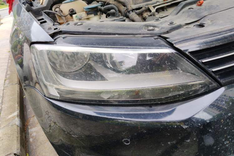 Used Volkswagen Sagitar 2014 Revised Version 1.4TSI Manual - Fashion Edition Right Front Headlight