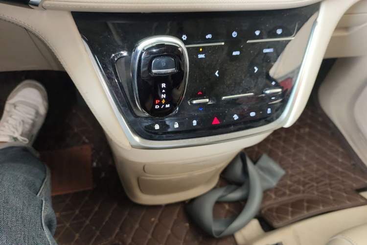 Used Buick GL8 2023 ES Lu Zun Deluxe Model
