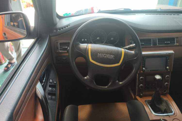 Used Higer Longwei 2015 2.8T Diesel Manual Two-Wheel Drive Big Double Classic Edition JE493
