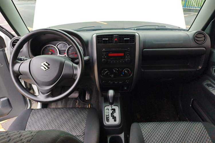 Used Suzuki Jimny 2015 1.3 AT JLX Center Console