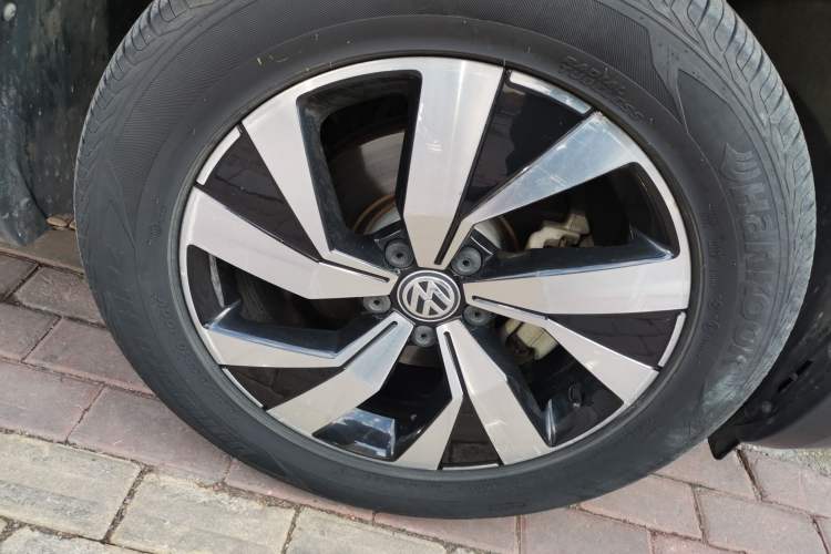Used Volkswagen Tayron 2019 Teramont Edition 280TSI Two-Wheel Drive Luxury Model China VI Standard Right Front Wheel Hub