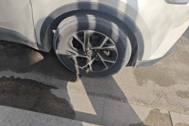 Used Toyota C-HR 2018 2.0L Leading Edition China VI Right Front Wheel Hub