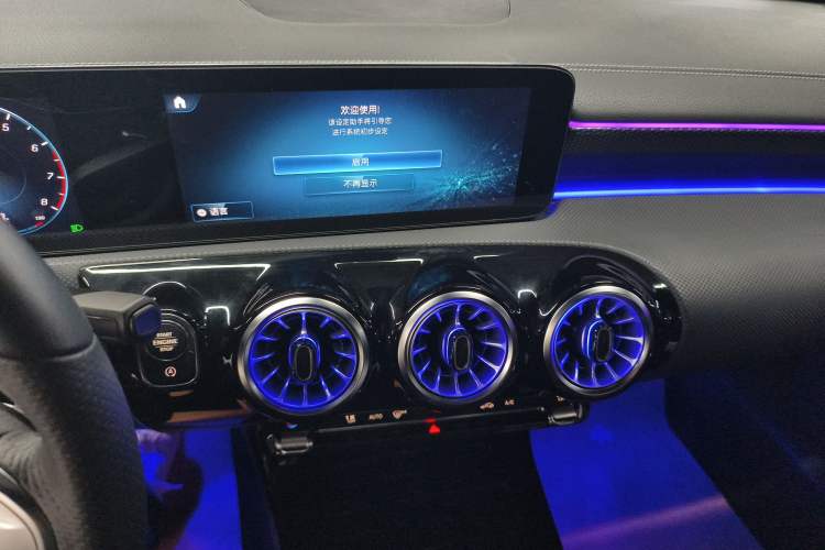 Used Mercedes-Benz A-Class 2022 Revised Version A 200 L Sport Sedan Fashionable Style