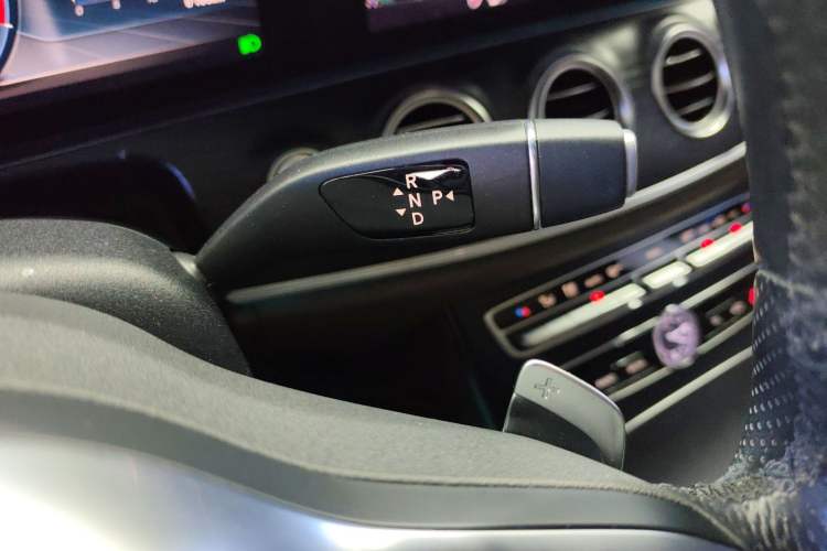 Used Mercedes-Benz E-Class 2019 Restyled E 300 L Sport Luxury Edition Gear Lever