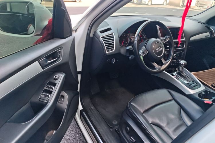 Used Audi Q5 2013 40 TFSI Technology Edition Driver Seat