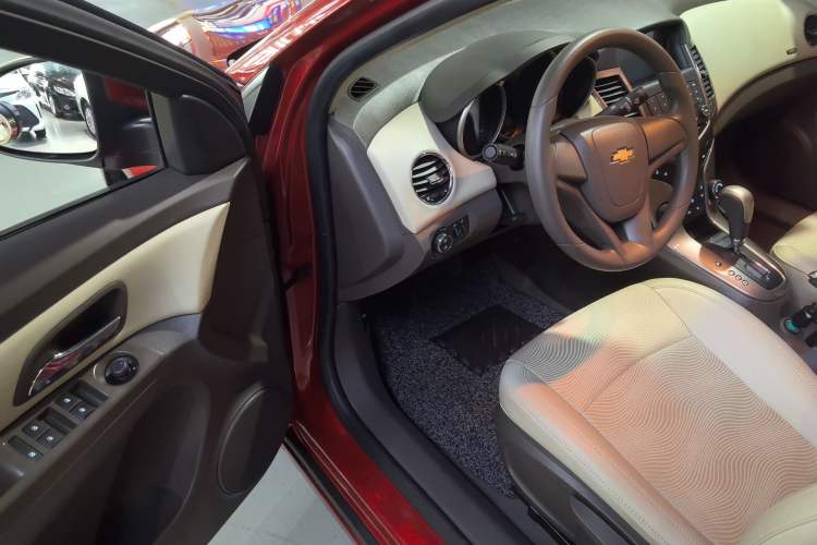 Used Chevrolet Cruze 2015 1.5L Classic SE AT Driver Seat