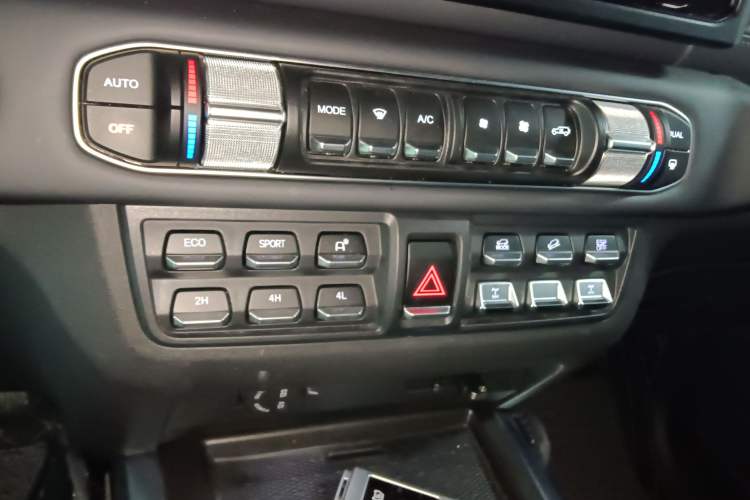 Used 212 T01 2025 2.0T Changfeng