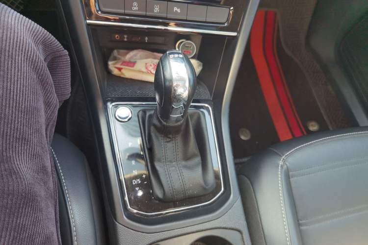 Used Volkswagen Touran 2021 Tiguan L 280TSI DSG Boundary Edition 6-Seater Gear Lever