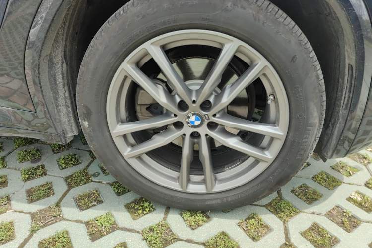 Used BMW X3 2021 xDrive28i M Sport Package Right Front Wheel Hub