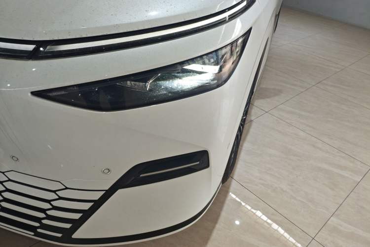 Used XPeng X9 2025 740 Ultra-Long Range Max Left Front Headlight