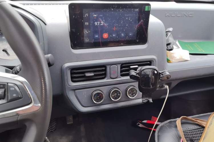 Used Wuling Yangguang 2024 300km Comfort Version with Sealed Windows 60kW
