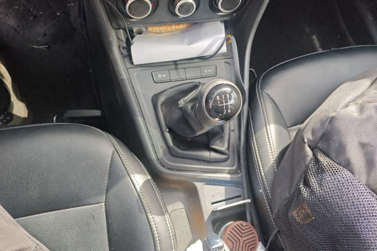 Used Volkswagen Lavida 2015 1.6L Manual Fashion Edition
