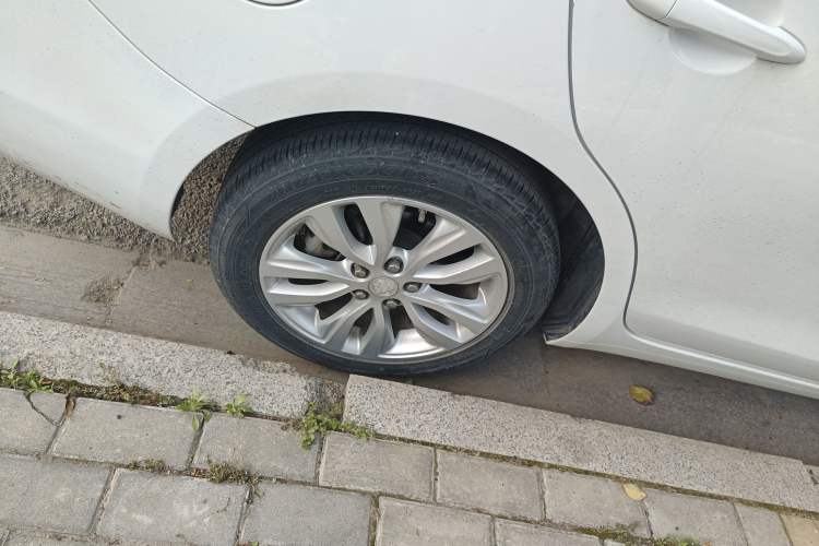 Used Buick GT 2021 Revised Version Flagship 1.5L Automatic Elite Edition Right Rear Wheel Hub