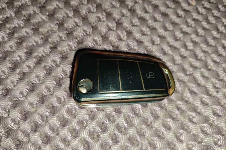 Used JAC Refine M3 2023 PLUS 1.8L 9-Seater Smart Connectivity Version