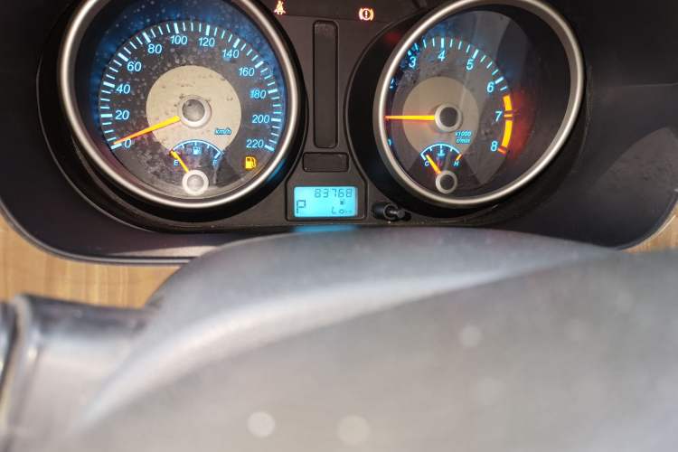 Used Buick Excelle 2015 1.5L Automatic Classic Model Odometer Close Up