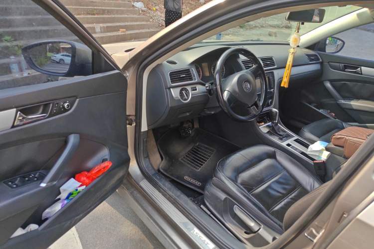 Used Volkswagen Passat 2014 1.8TSI DSG Prestige Navigation Edition Driver Seat