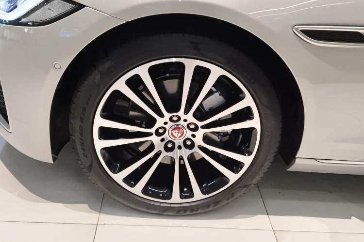 Used Jaguar XFL 2024 2.0T P250 Two-Wheel Drive Prestige Luxury Edition
