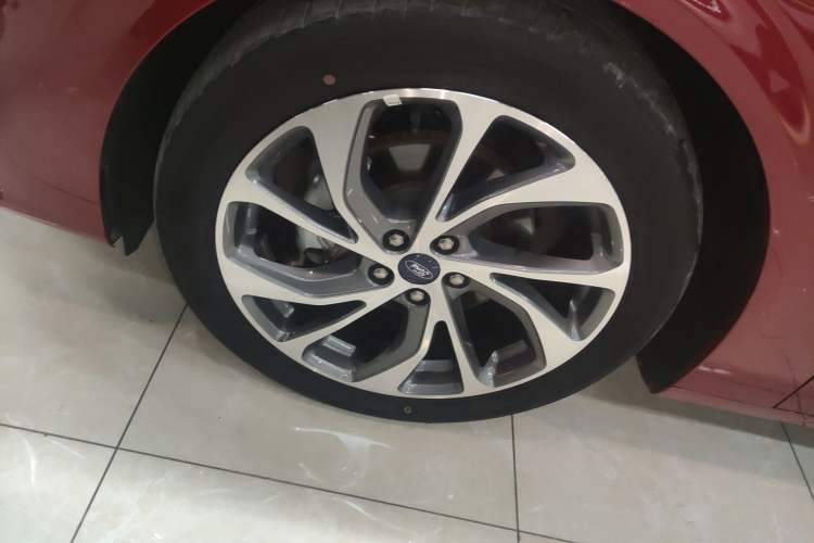 Used Ford Mondeo 2025 2.0T EcoBoost Ultimate Edition Left Front Wheel Hub