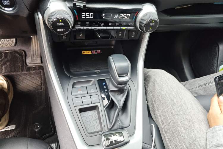 Used Toyota RAV4 2023 2.0L CVT Two-Wheel Drive Fashion Plus Edition
