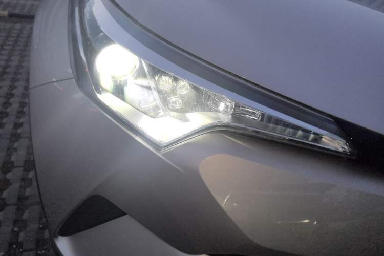 Used Toyota C-HR 2020 2.0L Leading Edition Exterior 3