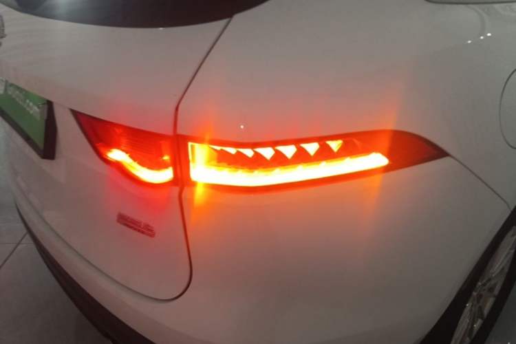 Used Jaguar F-PACE 2018 2.0T Four-Wheel Drive Urban Luxury Edition
