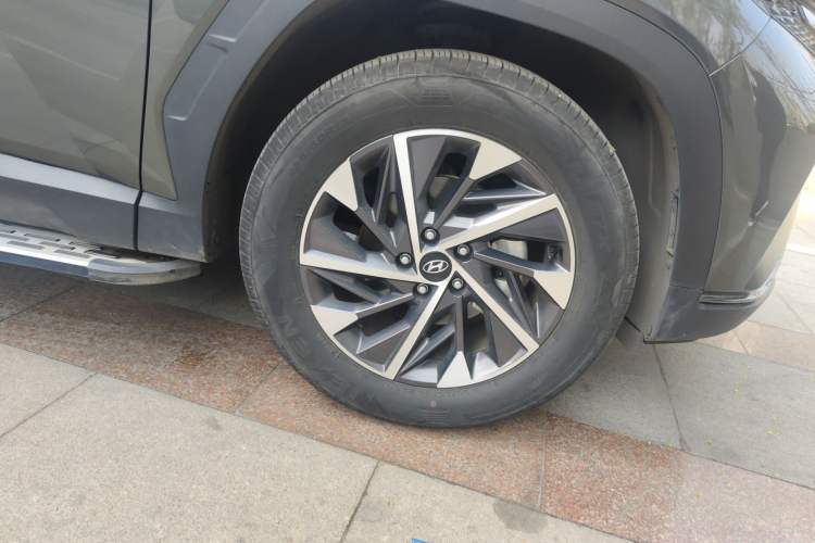 Used Hyundai Tucson 2023 Tucson L 1.5T Automatic Two-Wheel Drive GLX Elite Edition Right Front Wheel Hub