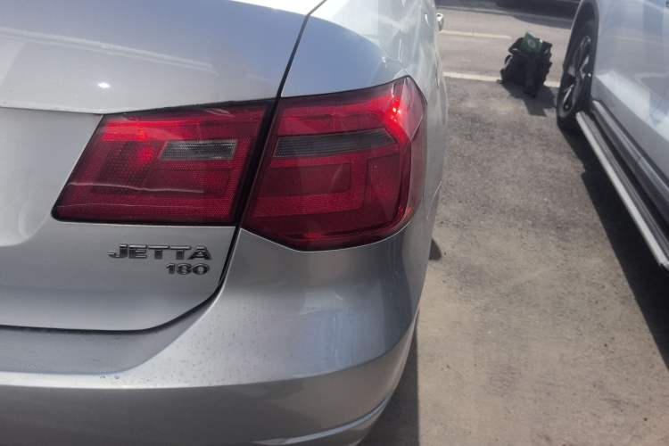 Used Volkswagen Jetta 2015 Value Edition 1.6L Manual Fashionable Style
