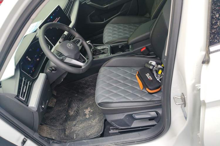 Used Volkswagen Sagitar 2023 300TSI DSG Excellence Edition Left Front Seat