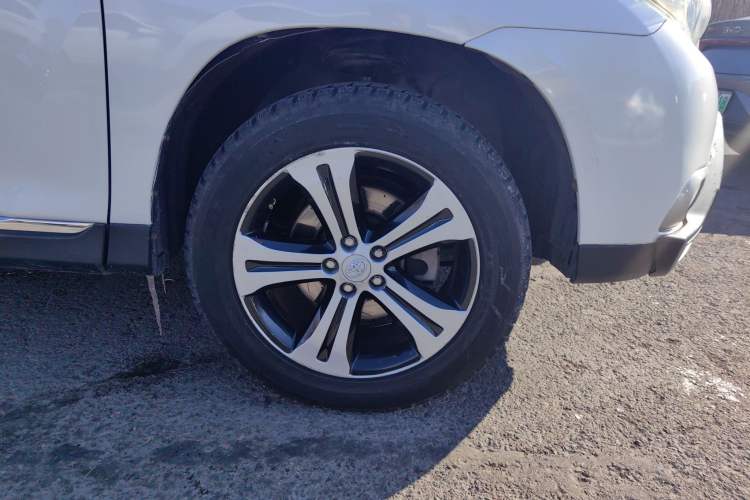 Used Toyota Highlander 2013 2.7L Two-Wheel Drive 5-Seater Purple Gold Edition
