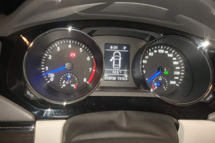 Used Volkswagen Sagitar 2015 230TSI Automatic Luxury Model Instrument Cluster