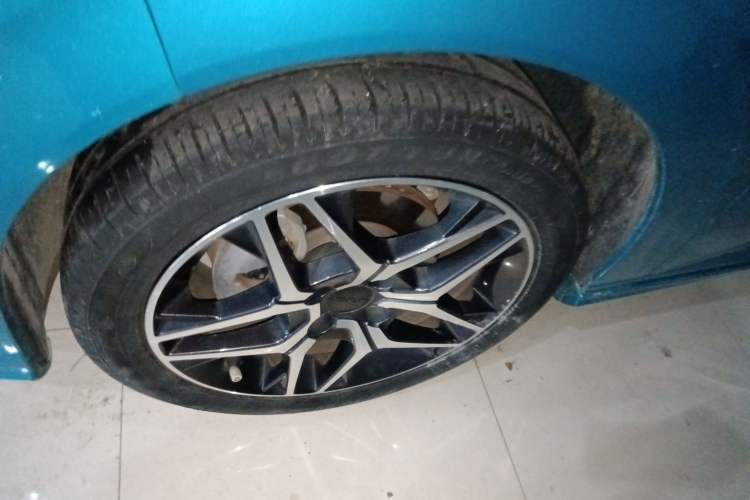 Used Dongfeng Aeolus Yixuan 2021 230T Automatic Chasing Shadow Edition Left Front Wheel Hub