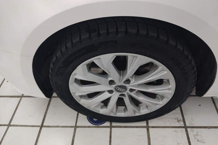 Used Audi A4L 2019 40 TFSI Ambition Version China V Left Front Wheel Hub