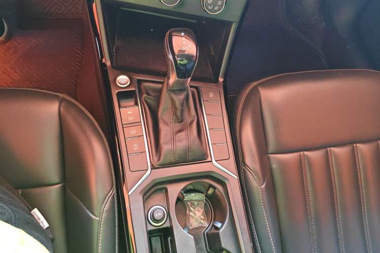 Used Volkswagen Passat 2020 280TSI Business Edition China VI Standard Gear Lever