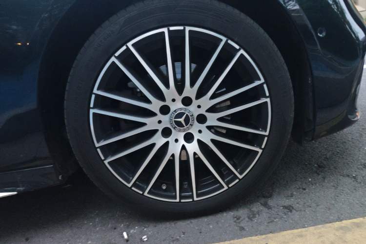 Used Mercedes-Benz C-Class 2023 Revised C 200 L Sport Edition Right Front Wheel Hub