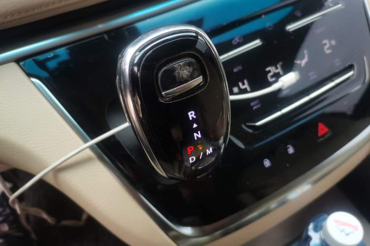 Used Buick GL8 2022 Land Business Class 652T Luxury Model Gear Lever