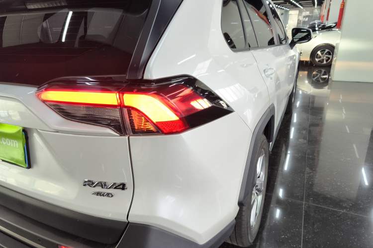 Used Toyota RAV4 2021 2.0L CVT 4x4 Trend Edition
