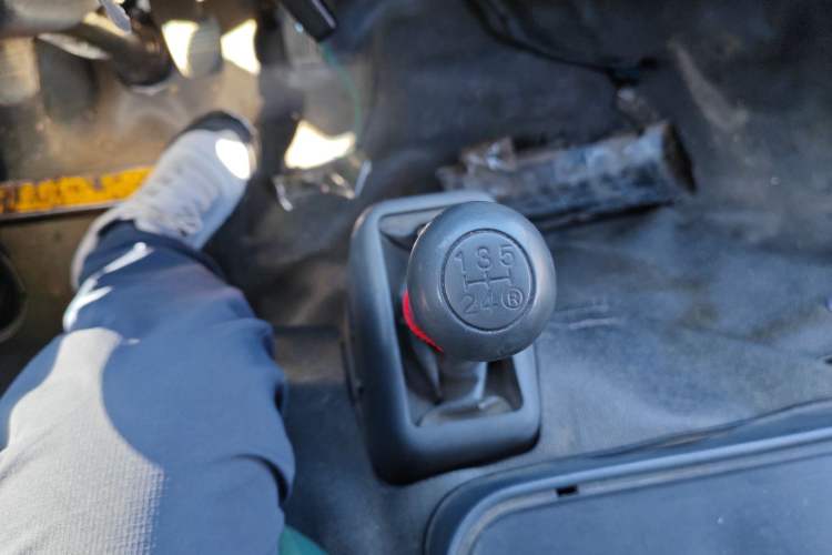 Used Jinbei Hiace 2014 2.0L Fifth-Generation Power King Classic 4G20D4B