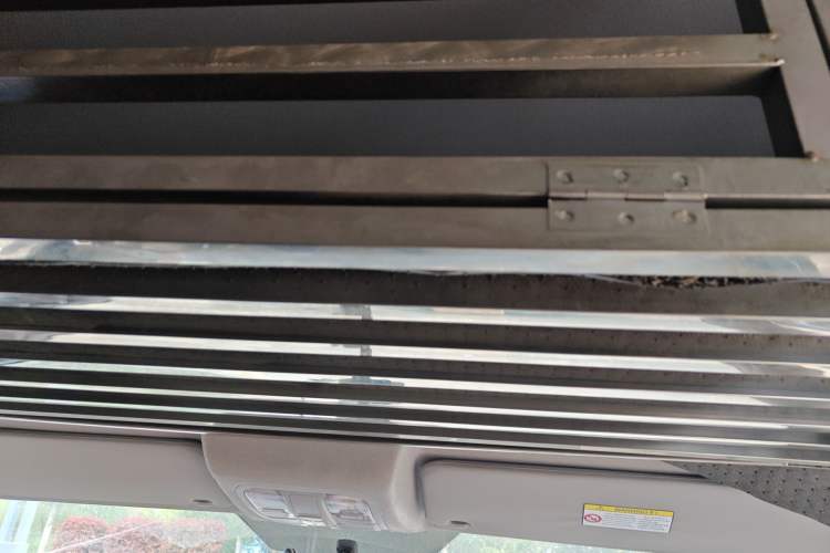 Used Foton Hi-VAN 2024 2.0T Manual Long-Wheelbase Mid-Top Rear Single Tire 5/6/7/9-Seater Headliner