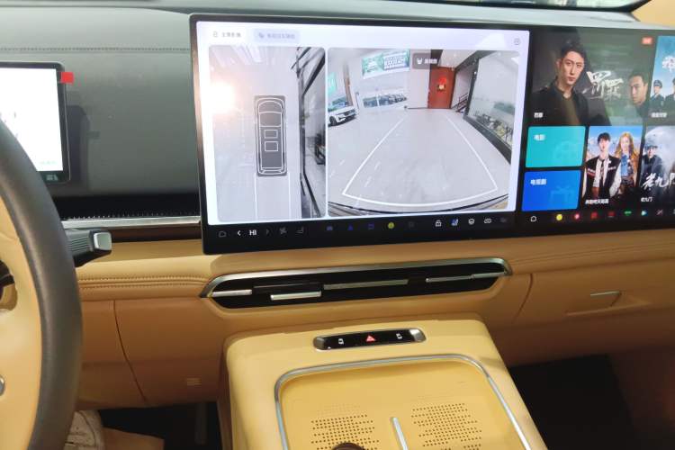 Used VOYAH Dream 2025 PHEV Four-Wheel-Drive Flagship Kunpeng Edition Audio And AC Panel