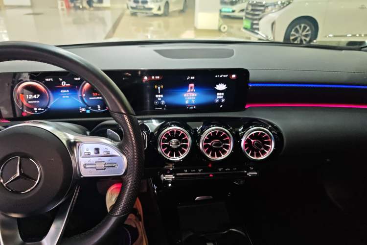 Used Mercedes-Benz A-Class 2022 Second Facelift A 200 L Sport Sedan Fashion Version Center Console