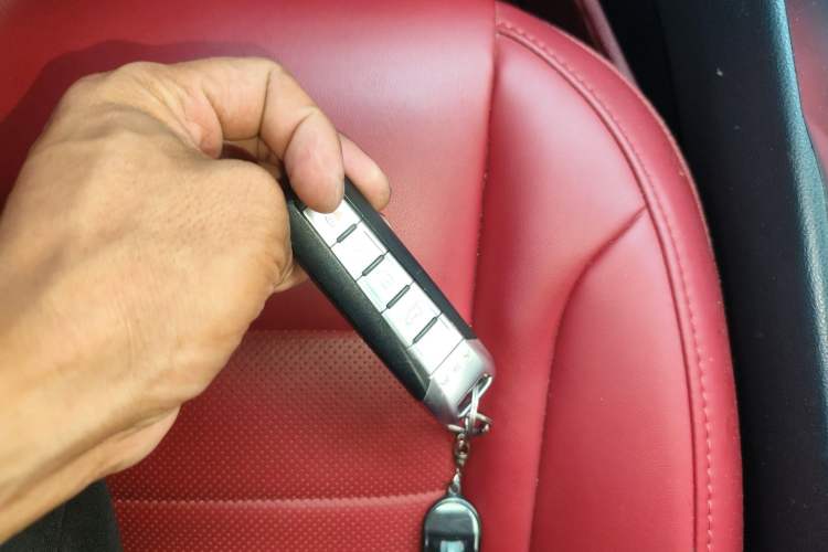 Used Wey VV5 2017 2.0T Ultra-Luxury Version Vehicle Key