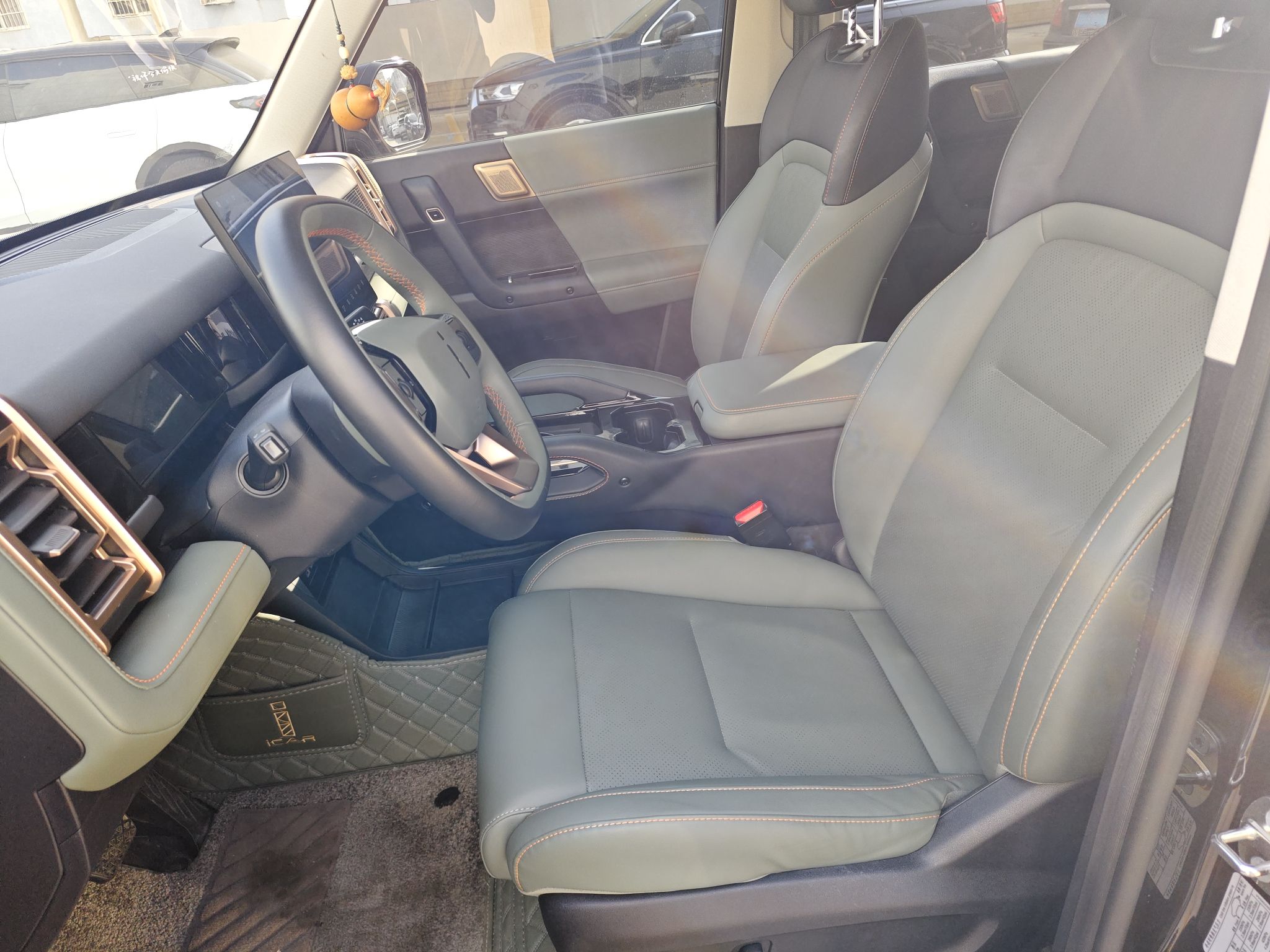 Переднее сиденье в автомобиле