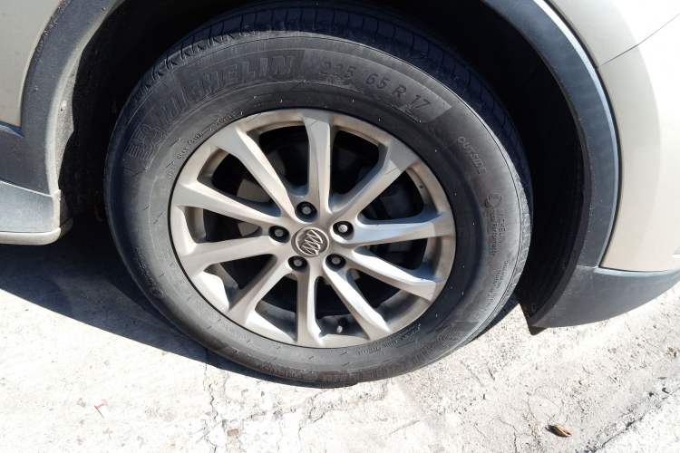 Used Buick Envision 2016 20T Two-Wheel-Drive Elite Model Right Front Wheel Hub