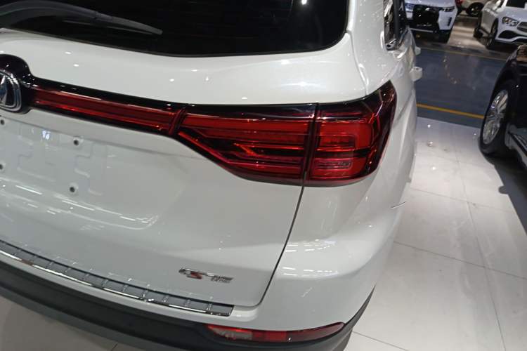 Used CHANGAN CS75 2022 Blue Whale Edition 1.5T DCT Luxury Model Right Rear Taillight
