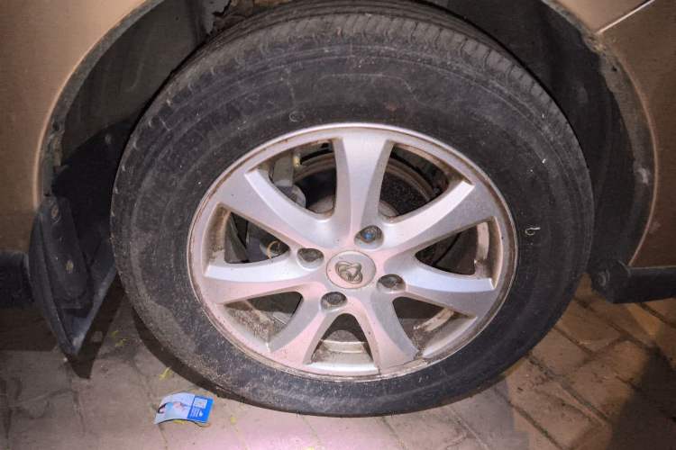 Used CHANGAN KAICHENG Ounuo S 2015 1.5L CNG Model Right Front Wheel Hub