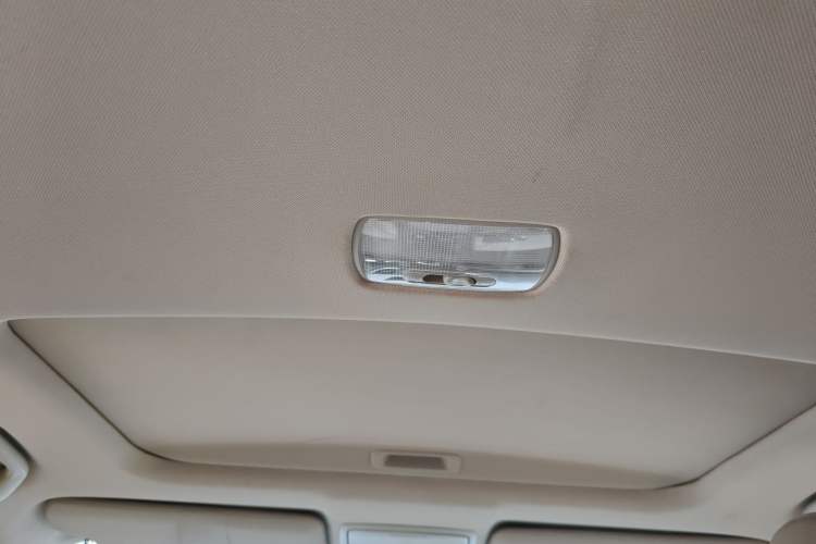 Used Honda CR-V 2015 2.4L two-wheel drive luxury version Headliner