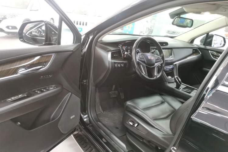 Used Cadillac XT5 2018 25T Luxury Model
