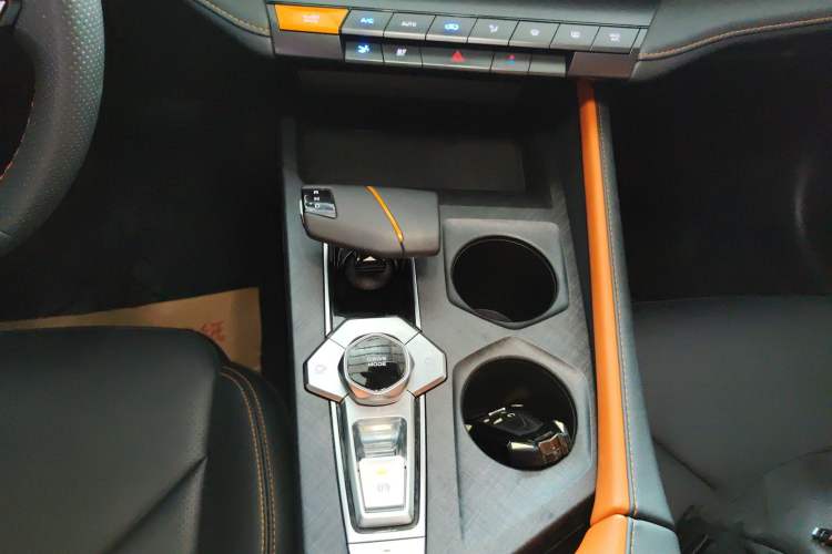 Used CHANGAN UNI-V 2022 1.5T Prestige Version Gear Lever