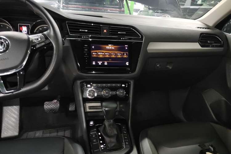 Used Volkswagen Tiguan L 2019 330TSI Automatic Two-Wheel Drive Smart Luxury Version China VI Standard Audio And AC Panel